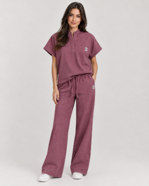 bluza medyczna damska oversize w kolorze winogronowym marka Kokolu