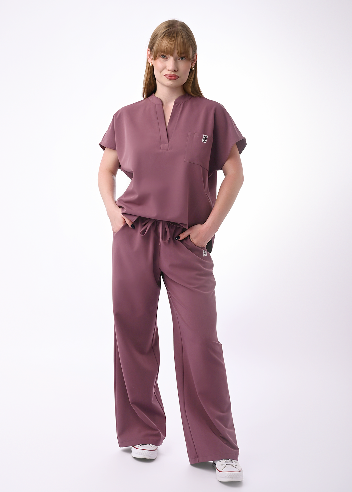 bluza medyczna damska oversize w kolorze winogronowym marka Kokolu