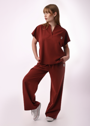bluza medyczna damska oversize w kolorze burgundowym marka Kokolu